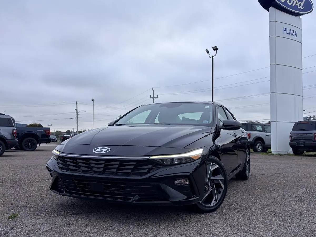 2024 Hyundai Elantra Luxury